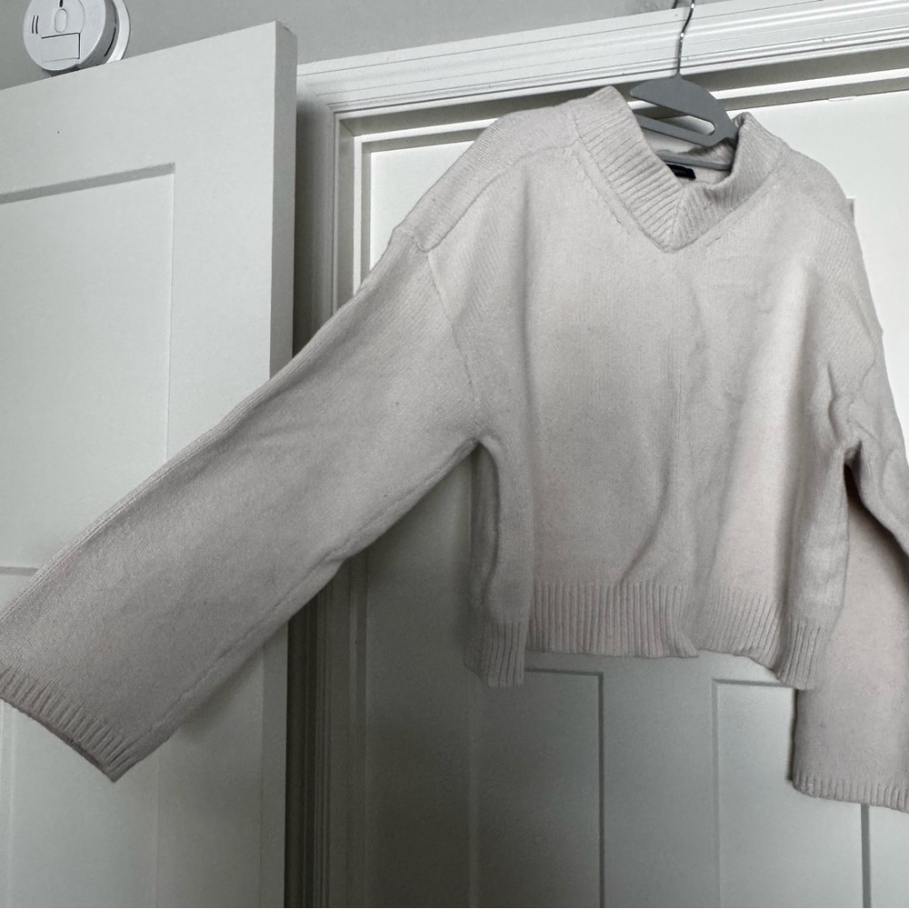 GAP Textured Knit Sweater in Cream size Medium Tall - Picture 7 of 8